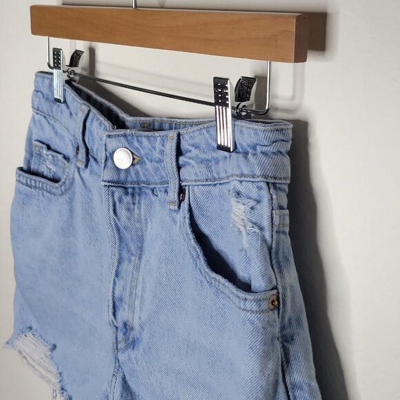 PICK 3 FOR $20 H&M Light Wash Blue Cut Off Denim High Rise Distress Shorts Sz 4 - Picture 6 of 7